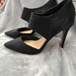Jessica Simpson black snake heel. 7 1/2